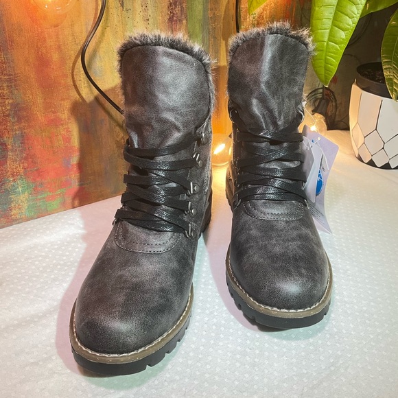 MUK LUKS Women's Verna Fashion Boots, Grey, 8 US - Picture 2 of 12